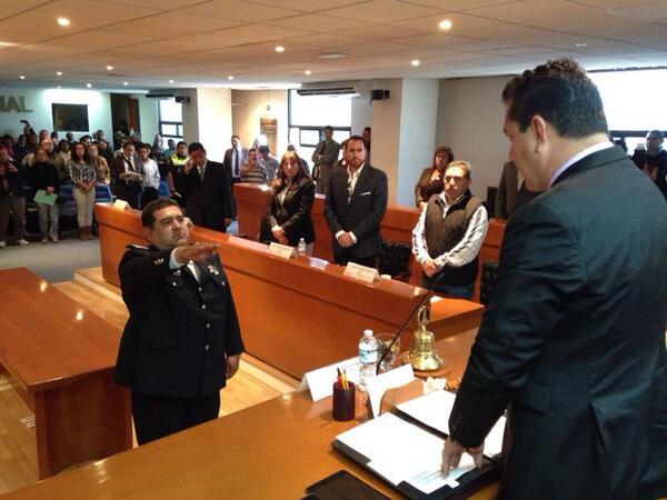 Eynar_DLC's tweet photo. Hace unos minutos acabamos de nombrar al Comisario Jorge Jiménez como nuevo Director d Seguridad Ciudadana #Naucalpan http://t.co/GHDhIgtx6V
