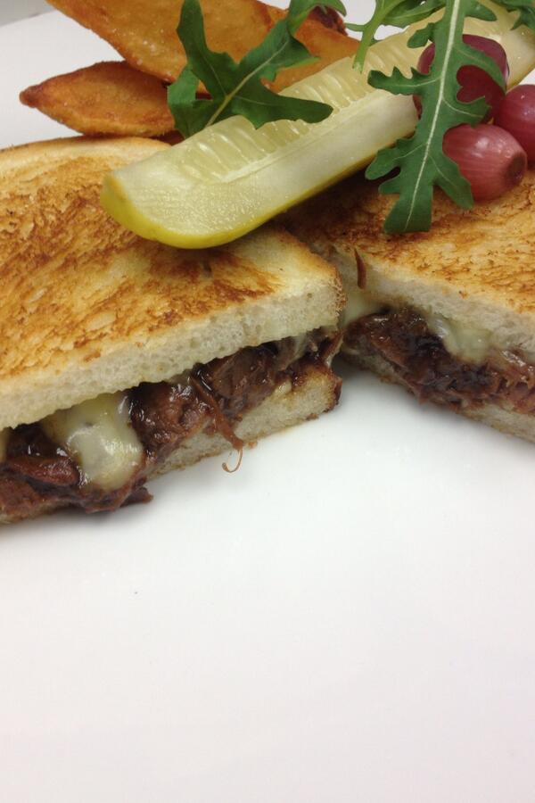 What's in your #dinela lunch menu today? Grilled Cheese &amp; Short Rib, perhaps? <a href="/dineLA/">Dine LA</a>