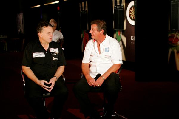 mark_1028's tweet image. RT &amp;amp; FOLLOW  WIN A SIGNED PACK BY @ericbristow  FREE DRAW ON 500 FOLLOWERS.   ericbristowsdartpracticerings.co.uk