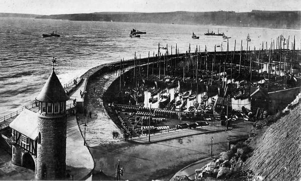 PostcardsofS's tweet image. Luna Park Scarborough when it was still a harbour!!