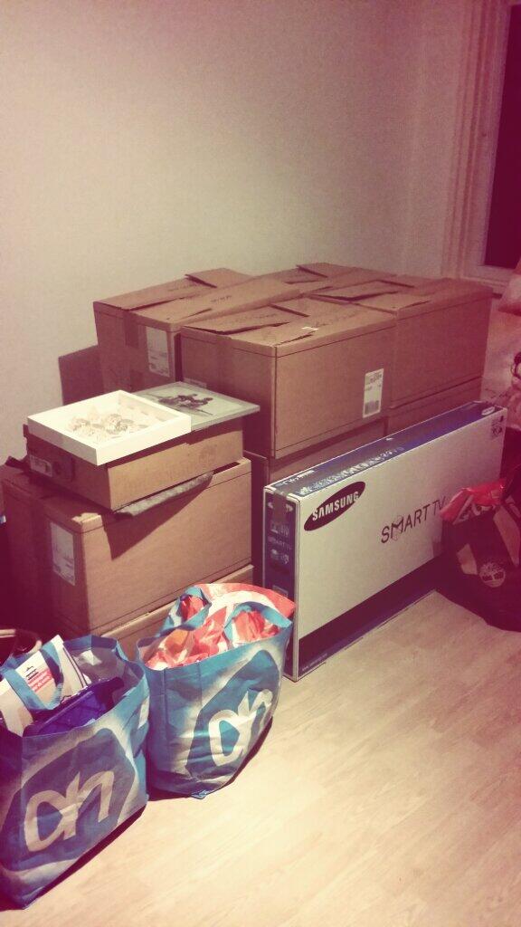 MPvdHeijden's tweet photo. My life in bags and boxes #moving #movingforward http://t.co/WNlFRHM3lD