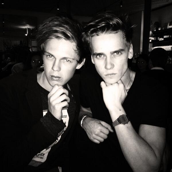 Joe_Sugg's tweet photo. Finally reunited with ma boy @Caspar_Lee http://t.co/3ARbyQ5KWO