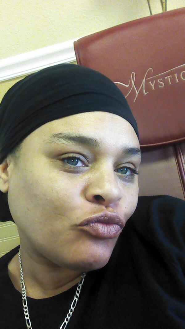 Indego's tweet photo. @N2JMedia hey babe...how's your day?.. I escaped the Ducre' children.. at the nail salon.... http://t.co/7aRfmCGKZK