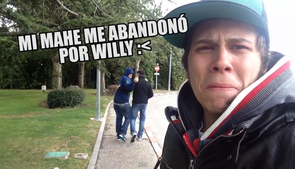 Rubiu5's tweet photo. @mangelrogel Es por que te vas con otros hombres. Ve a que te de amor @WillyrexYT http://t.co/UoTx7E7GVS