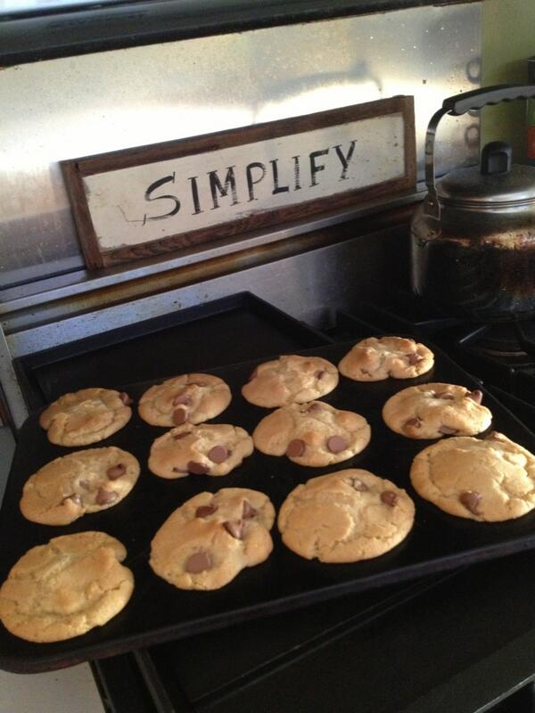 crazedhousewife's tweet image. @alexraynelson Just made the BEST cookies of my lifetime because of an accident. Melted the butter....#cookietips