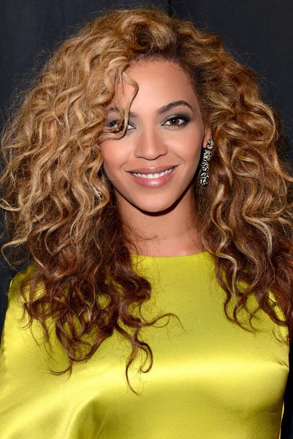 harpersbazaarus's tweet photo. These 9 celebs know how to rock their curls: http://t.co/yHqMgxZm0n http://t.co/DGTBWiEE6B