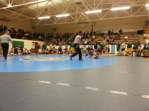 a_monroe1's tweet photo. Varsity crosstown action is under way http://t.co/PFj1w2Kfdo