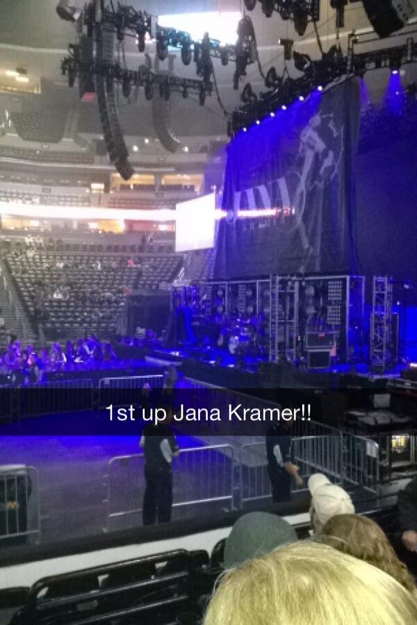 VanTheTruck's tweet image. And we're here!!!! @kramergirl is up first! Counting down the minutes!! 😁😁 #section146 #row7