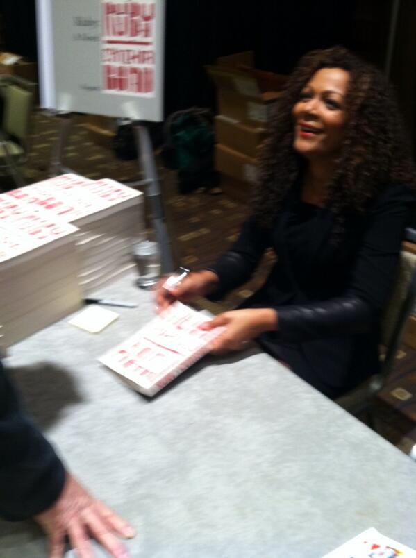yrstrulyREL's tweet image. Cynthia Bond signs her first ARC (ever)! #WI9