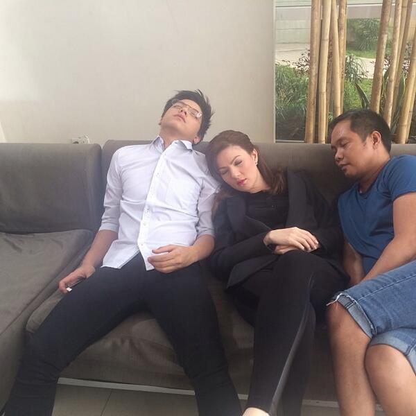 ColaBoink's tweet photo. "Tulog lang! Hahaha #G2B #taping." © alexclau http://t.co/1K22DDfsiN http://t.co/frA384kHw0