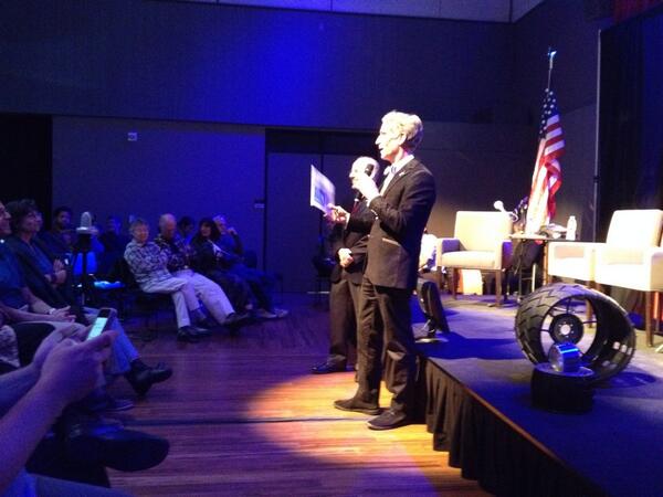 elakdawalla's tweet photo. Bill Nye @TheScienceGuy warming up the crowd for #PlanetaryRadioLive at @KPCCforum http://t.co/Eueee86EZY
