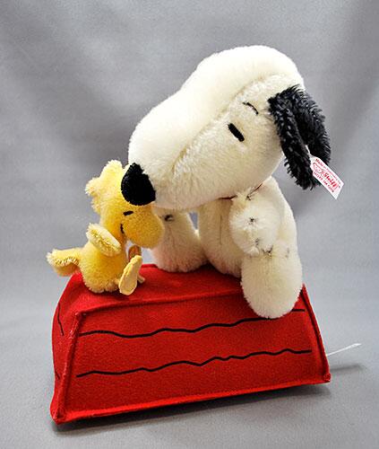 SnoopyExhibit's tweet photo. 【オリジナルグッズ続報】シュタイフ社ぬいぐるみもお取り扱い決定しました。1500体しかないアメリカ限定版を特別入荷。在庫僅少、お見逃しなく！http://t.co/GTWvgCWa72  http://t.co/ZYGAfjIwsW http://t.co/48fdsHgKWD