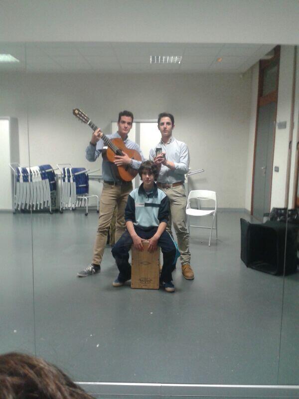 sonsonetes's tweet photo. Nos vemos este sabado en el auditorio jose maria luelmo (valladolid) alas 18 horas. Rumbeando!! http://t.co/1a9pQcPkjI