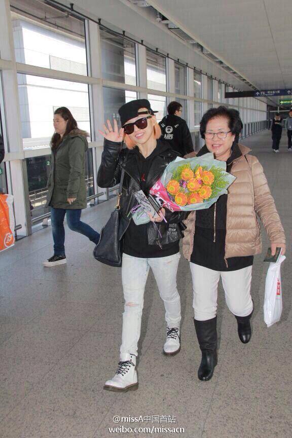 Beu5M1NCEAATSyL.jpg:large