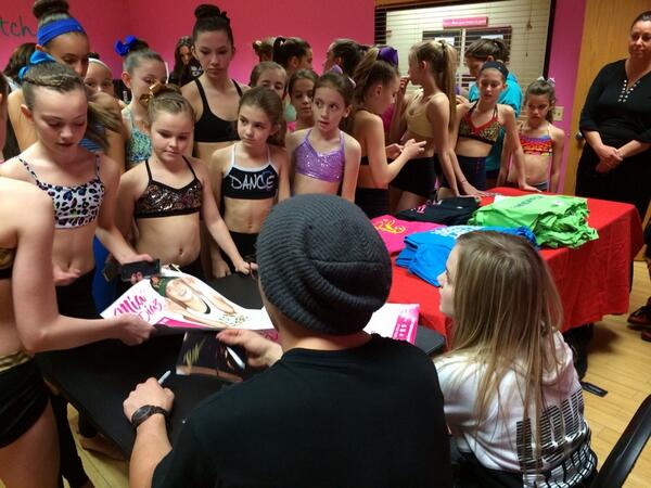 Dance11Rudy's tweet photo. This journey has just begun!! #moveitwithmiatour #hardworkfinallypaysoff @ItsMiaDiaz @blakewoodruff http://t.co/gp6WDLzXWD