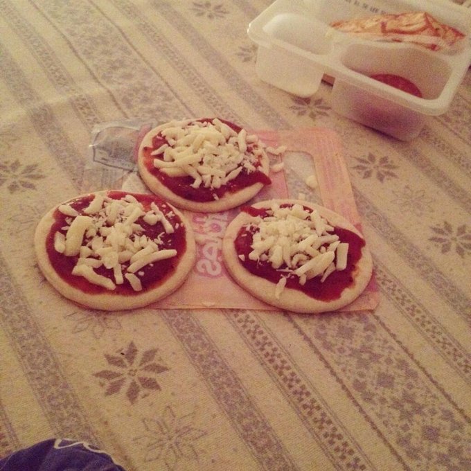 Midnight snack... 🙈 oops. http://t.co/VgAbCR0ZNs<a href="/tag/dead"class="tags"><span>#dead</span></a>