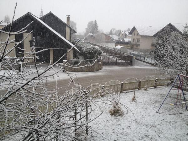 UA_power's tweet photo. Snow has finally arrived!!! :) :) :) http://t.co/xZrDlU6SLr