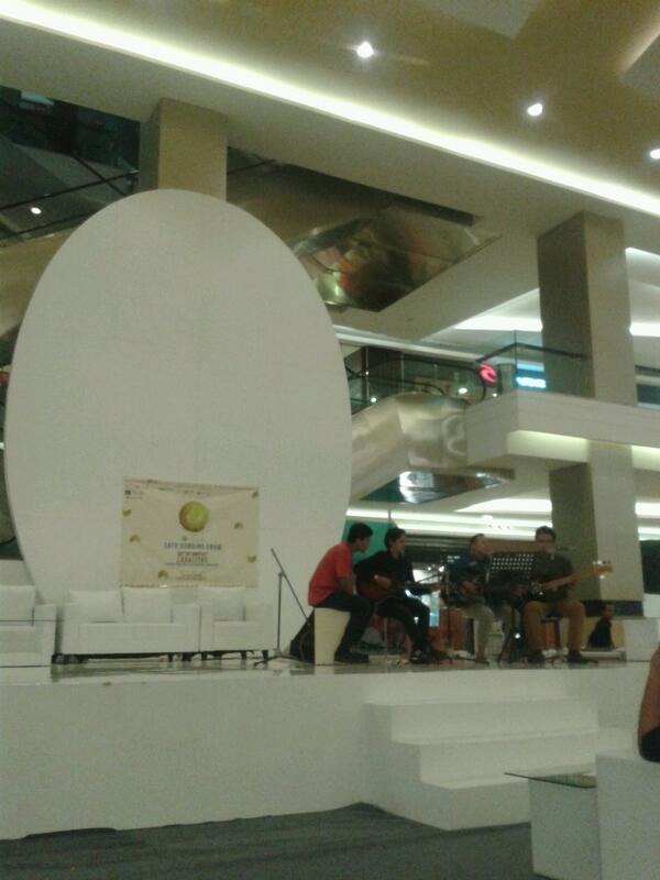 satubanding6's tweet photo. Live Accoustic from @plansection (Trisakti)!! Wuhuuuu http://t.co/Lpvp8zZ51F