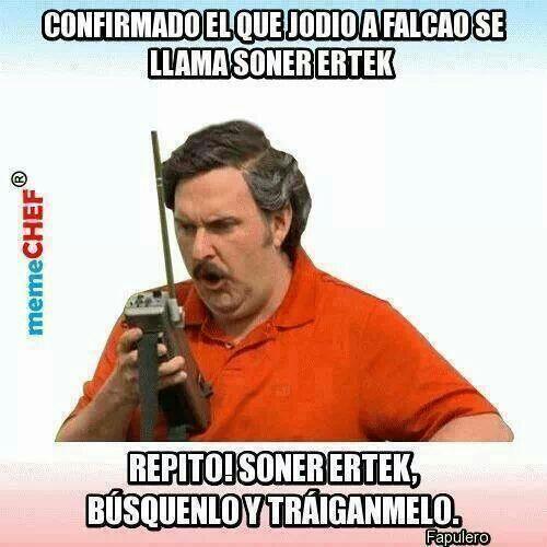 A sus órdenes <a href="/PabloEscobarCOL/">Pablo Emilio Escobar</a>