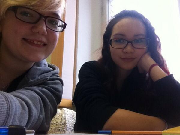 piacookay's tweet image. Haha #duringclass #2cool4school with Isii :3 ♥️