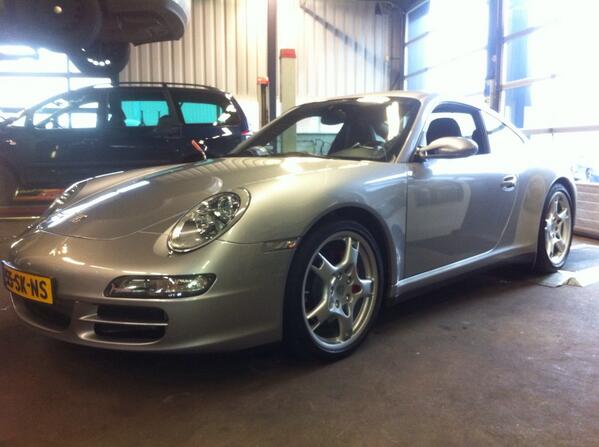 HaroldArendsen's tweet photo. Tom(monteur) is erg in zijn element Autobedrijf@HaroldArendsen http://t.co/rinrmd4e7s