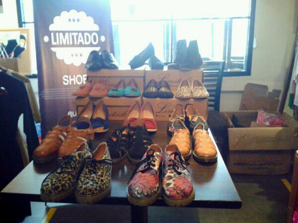 Hey bebeb bebeb kita lagi buka stand at pisa kafe...special price buat kalian..yuk merapat..