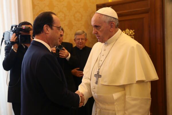 François Hollande au Vatican : tentative de réchauffement climatique BevIOk0CAAAQ5O8