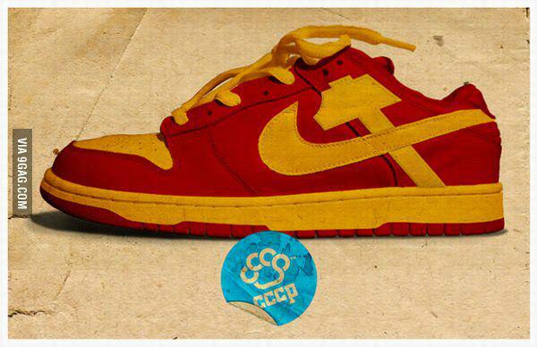 AIR MARX La chaussure qui botte le cul du capitalisme
AIR MARX, partenaire officiel du SOVIET SUPREM