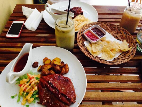 Steakology's tweet photo. Dont worry guys , NOW everyday we open 24hours !! Jst for u Steak Lovers :)) p: 021-83786620 http://t.co/KHIKLFHMon