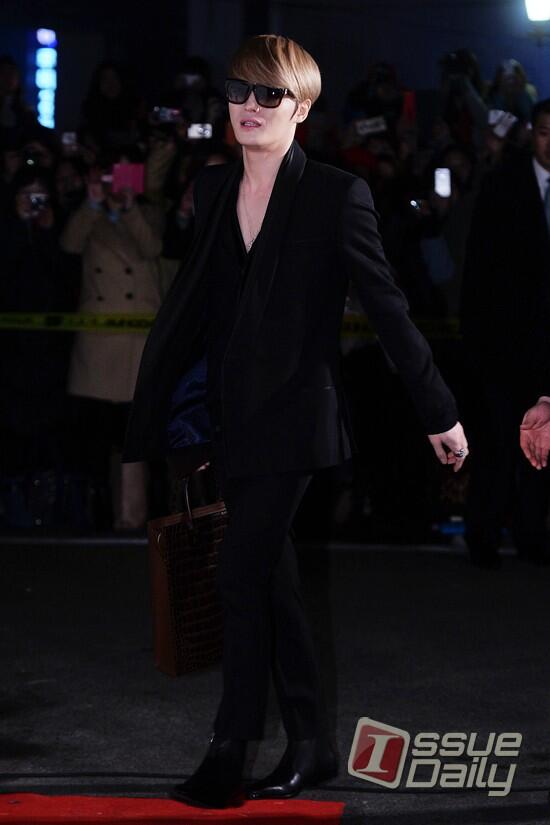 BevgN8fCAAAS2Xz.jpg:large