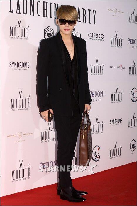 BevglX4CEAAH1XP.jpg:large