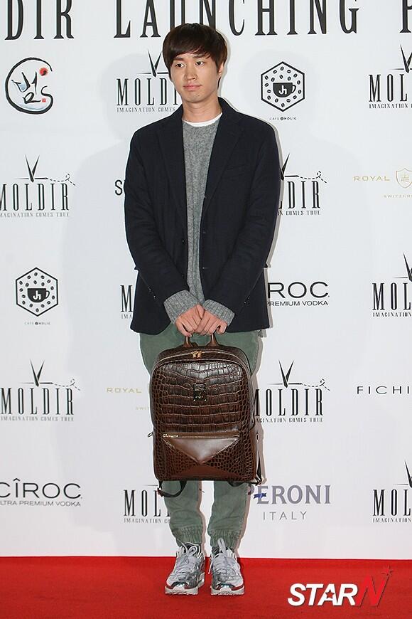 Bevj6u_CIAEpKdU.jpg:large