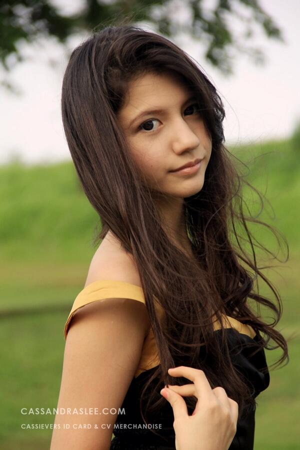 cassandrasleee's tweet photo. Tiket Birthday Partyku di Makassar HTM 300 rb tercpt transfer BCA 8735019569 Andi Rivai SE. SMS+follback 😘 http://t.co/OvDH1yh5j6