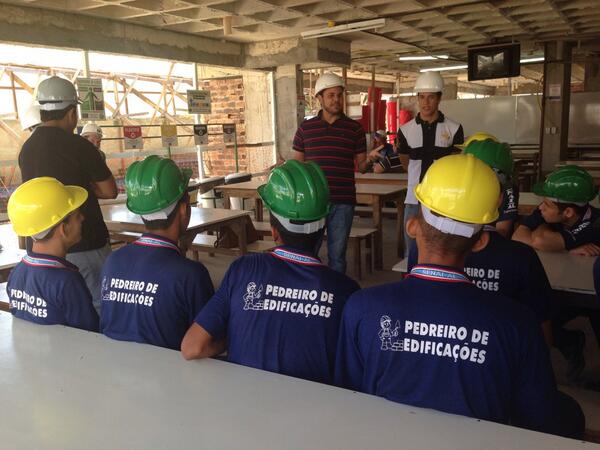 Viva_V2's tweet photo. É preciso capacitar e investir em novos talentos... A nova turma de "Menores Aprendizes" do Senai/AL já chegou. http://t.co/rp5NCjrYtP