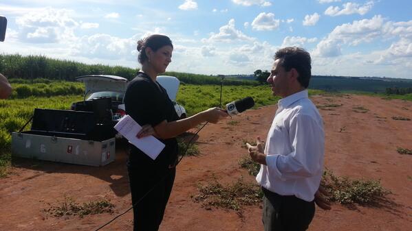 XMobots is highlighted in a Brazilian TV reporter about drones glo.bo/1dzimuB