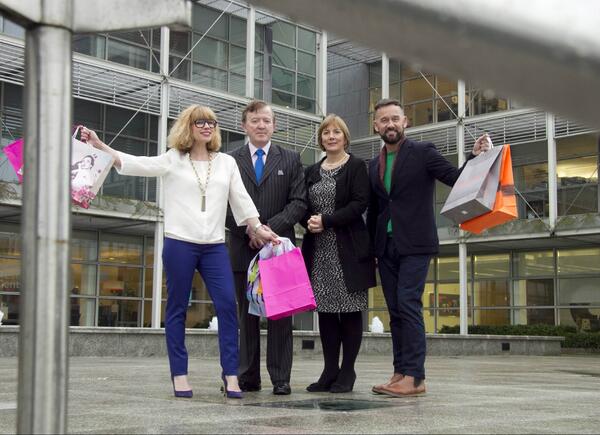 Entirl's tweet photo. Female Entrepreneurs @johnperrytd announcing the first online networking platform for female entrepreneurs @entirl http://t.co/0TTmUrd06H