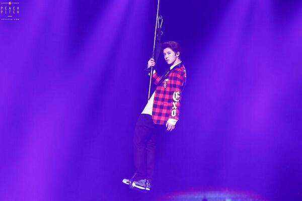 Sehun_FN's tweet photo. ได้ข่าวว่ากลัวความสูง http://t.co/Oi1Wtk9obz
