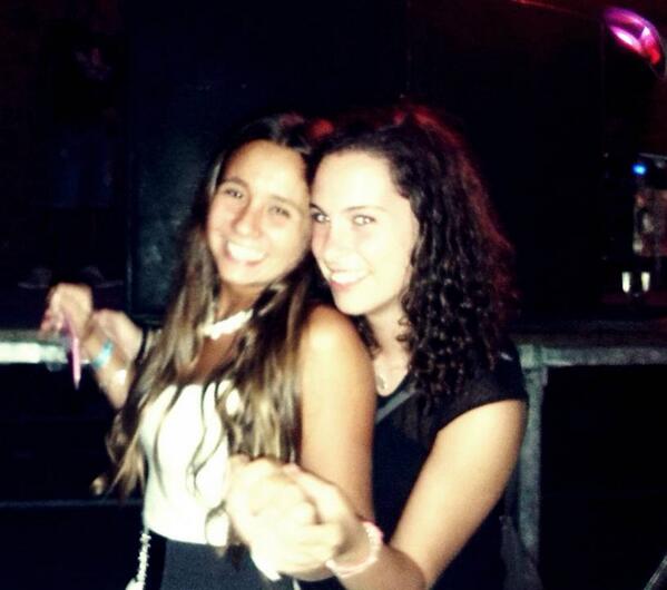 Cecijerica's tweet photo. adoro a esta loca @isaviver http://t.co/hk7ubJtYgX