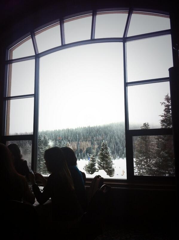 FairmontCLL's tweet photo. Looks great! Have fun! RT @JasmitaaC: Lunch with a (gorgeous) view! @FairmontCLL #NEW2014 http://t.co/hKczAlaEcJ #lakelouise