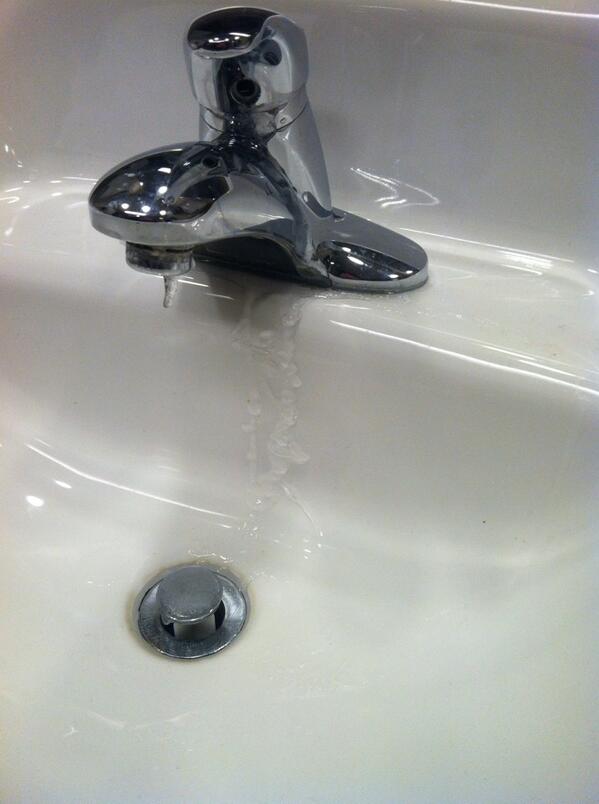 KeydetProblems's tweet photo. I guess VMI doesn't want us to wash our hands today. No heat in the bathrooms = frozen sinks #brrr #KeydetProblems http://t.co/3sQDJiXwzL