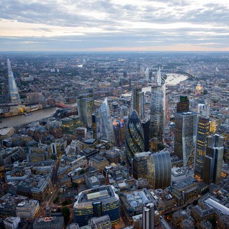 London's future skyline captured
in new visualisations: dezeen.com/2014/01/24/lon… #Architecture