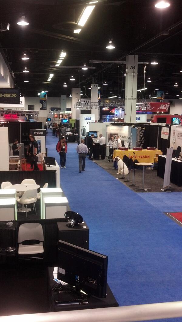 roadreadycases's tweet image. The calm before the storm. #NAMM day 2