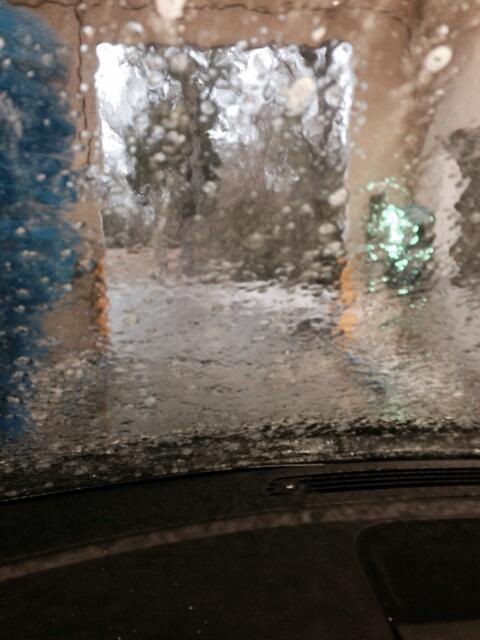 amiemwillis's tweet image. In the south we go threw carwash to de ice windshield #notusetothis #notimetodeice #