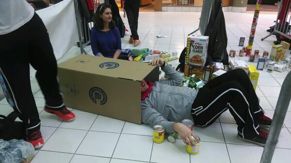 heterozygoatsUC's tweet photo. @FrostbiteUofC Did anyone else catch this guy trying to donate himself? #organdonor #foodbank #Frostbite2014 http://t.co/4mpDKI80fb