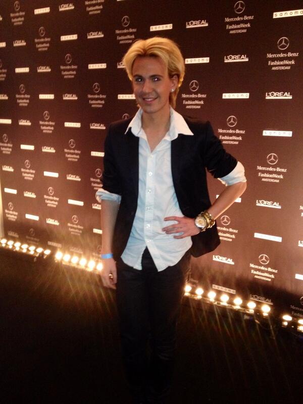 NickyScheers's tweet photo. Amsterdam Fashion Week #AFW #TGIF!! ♥️♥️ http://t.co/vptz7gYWaV