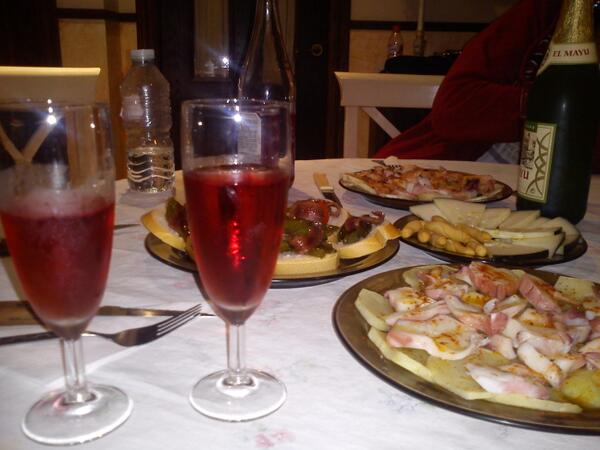 LauraSD91's tweet image. Así da gusto llegar a casa :) :) CELEBRACIÓNNN!!