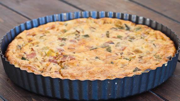 Glutenfreeda's tweet image. We smell brunch this weekend... #GlutenFree bacon &amp;amp; leek quiche! bit.ly/1hTKzSr #GFCooking