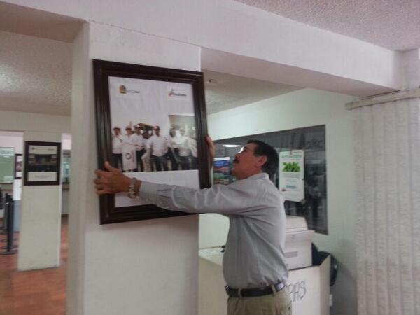 LUISCARDENAP's tweet image. El edificio de gob tiene nueva imagen