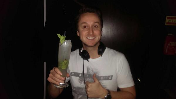 djdaronp's tweet photo. @TigerCardiff watching my figure with a skinny mojito! #skinnytiger #tigercardiff http://t.co/ewELQc2Kst