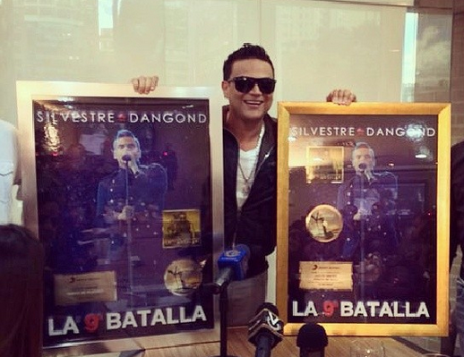 annecobis's tweet photo. @REV15MINUTOS: Felicitaciones a @SilvestreFDC por el Disco de Platino en Venezuela. #RepostTwitter http://t.co/5mFNKwQZS7